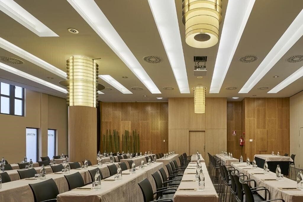 Территория Silken Zentro 4*