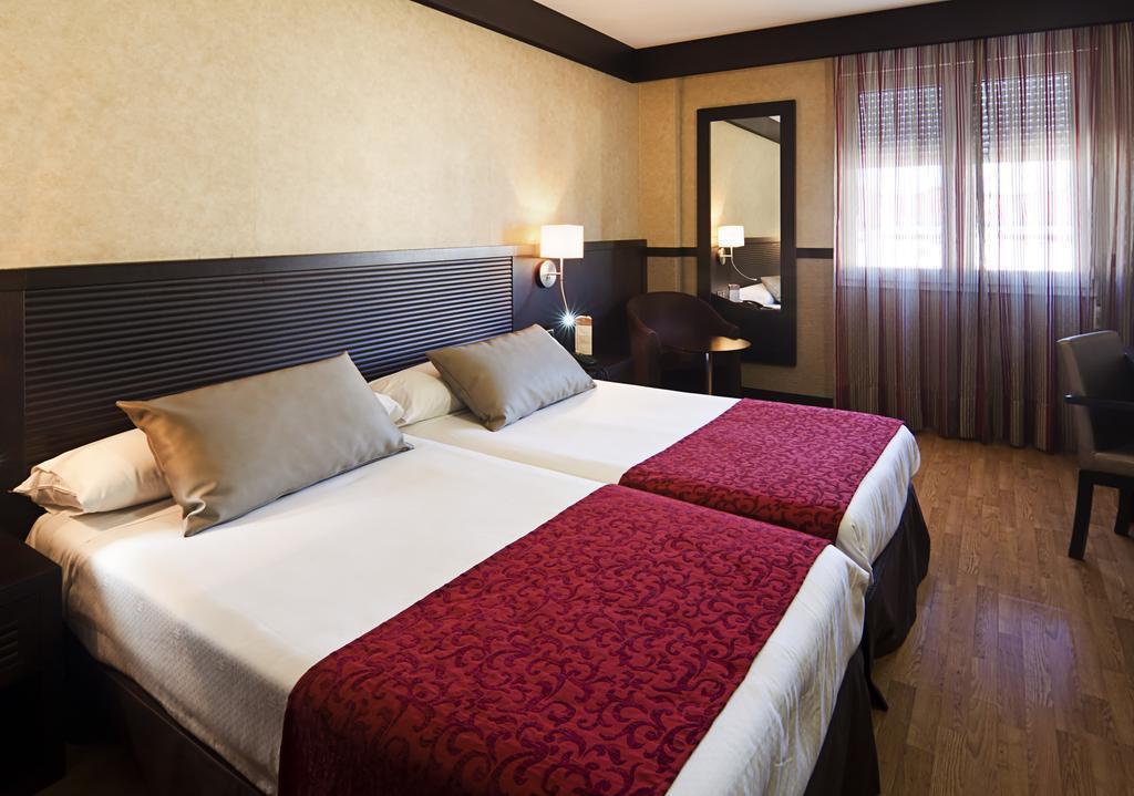 Апартаменты Catalonia Santa Justa 4*