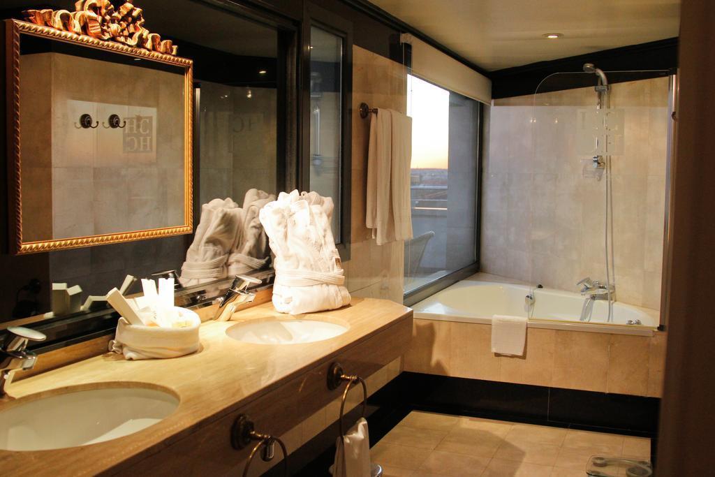 Территория Sevilla Center 4*