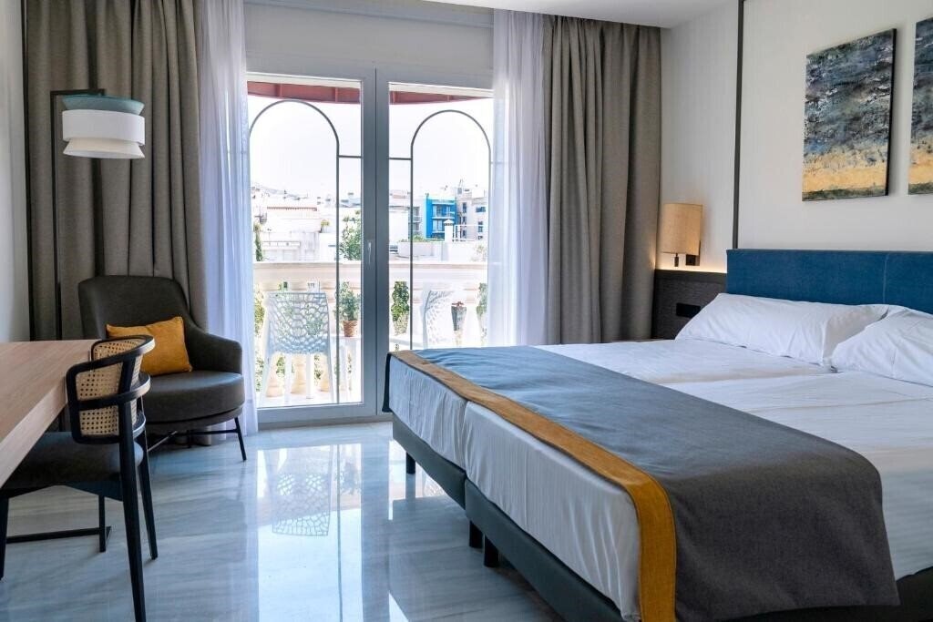 Територія URH Sitges Playa 4*