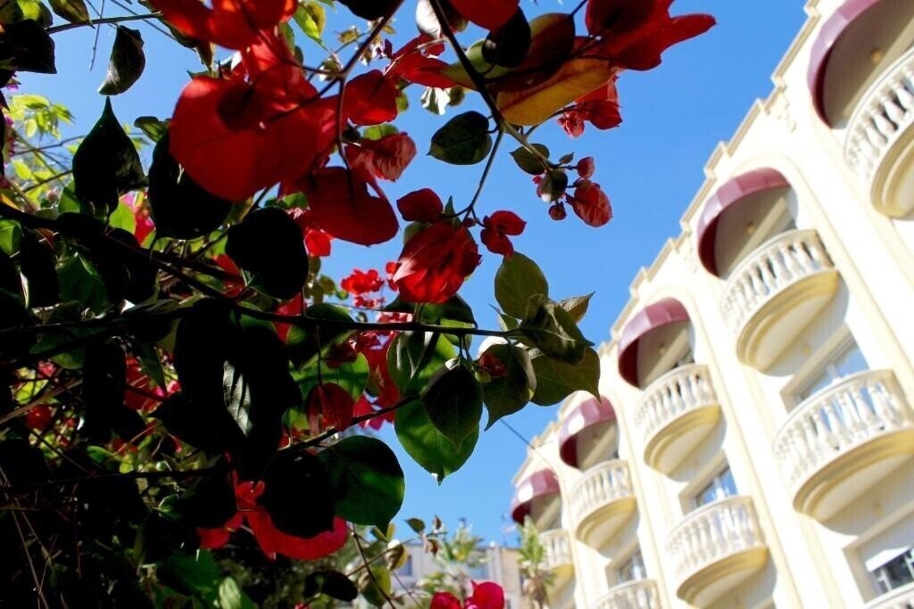 Панорама URH Sitges Playa 4*