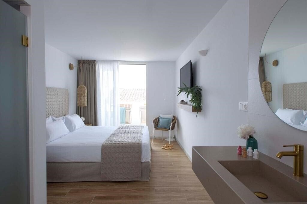 Вид May Altafulla Beach Boutique 4*