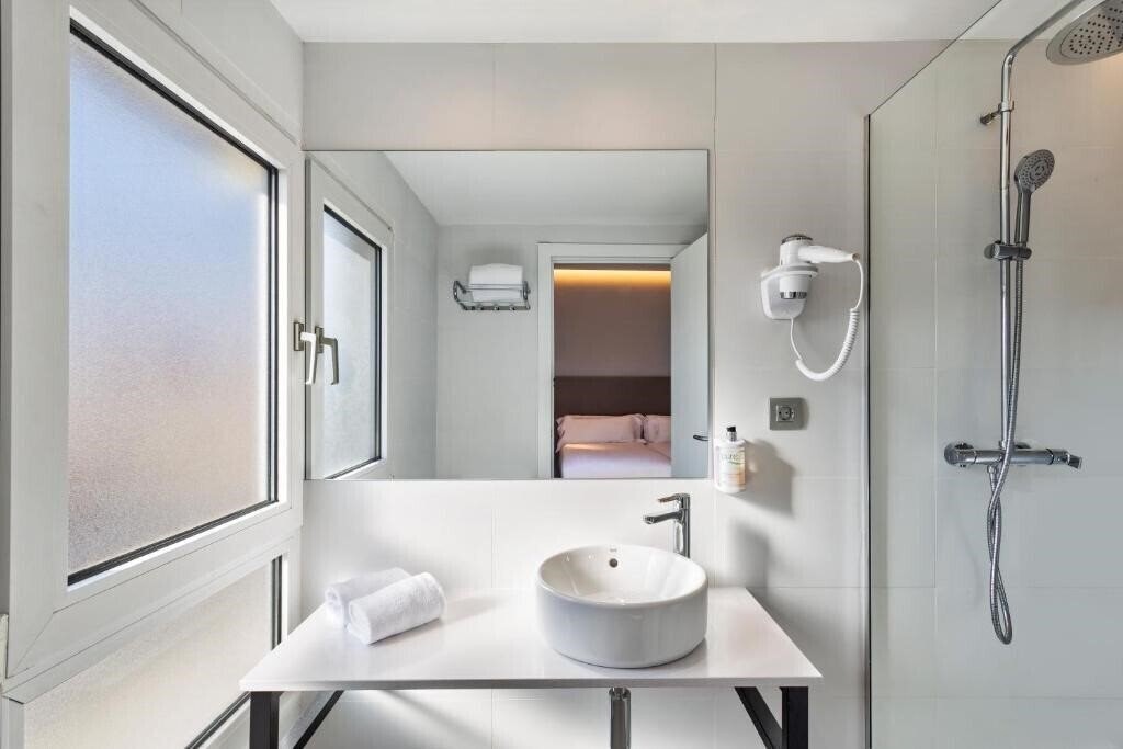 Фотография B&B Hotel Tarragona Centro Urbis (ex. Sercotel Urbis Centre) 3*