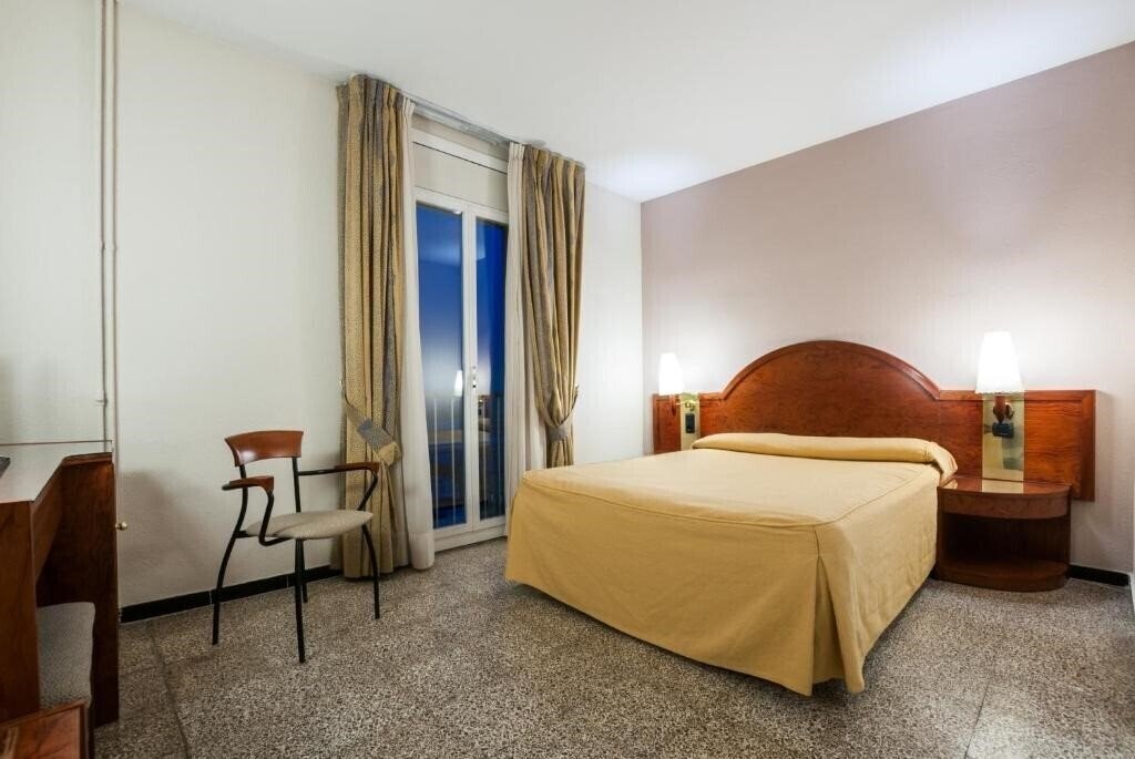 Панорама Hotel Gaudi Reus 3*
