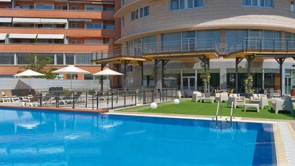 Панорама Ponient Vila Centric by PortAventura World (ex. Aparthotel Atenea Aventura Vila Seca, Mercure Atenea Aventura Vila Seca) 4*