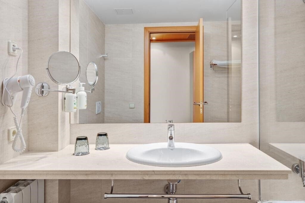 Фотографія B&B Hotel Tarragona Valls 3*