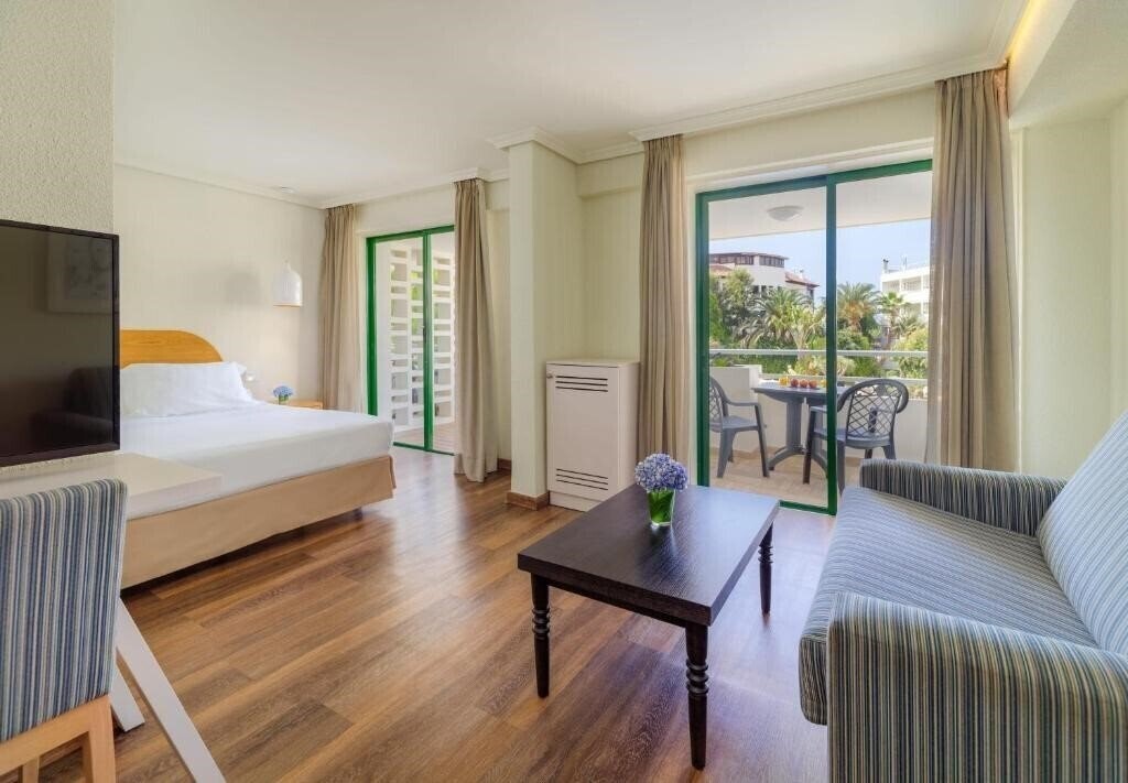 Панорама H10 Tenerife Playa 4*