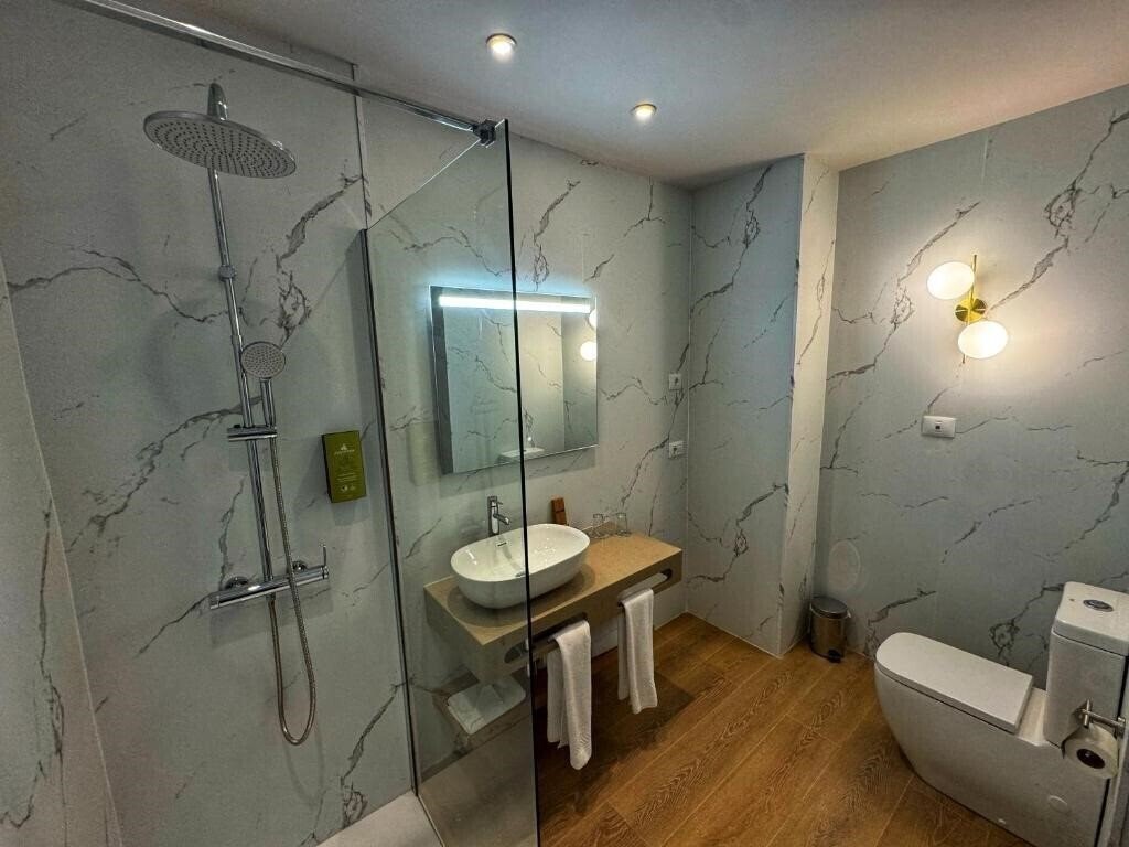 Апартаменти Reveron Plaza 4*