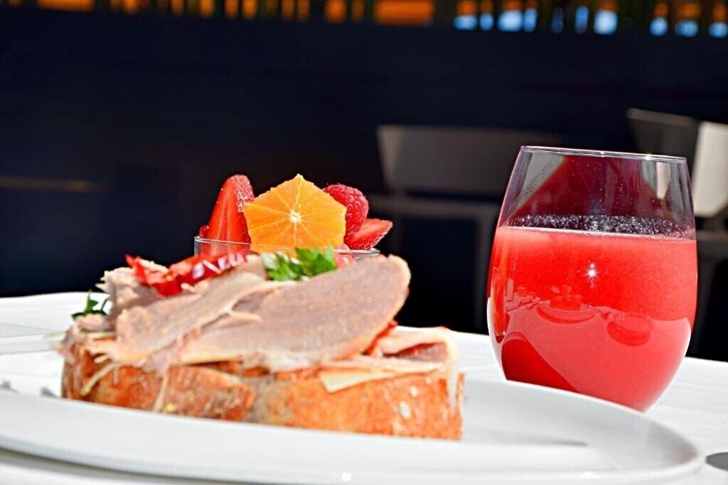 Территория Hotel Adonis Plaza 3*