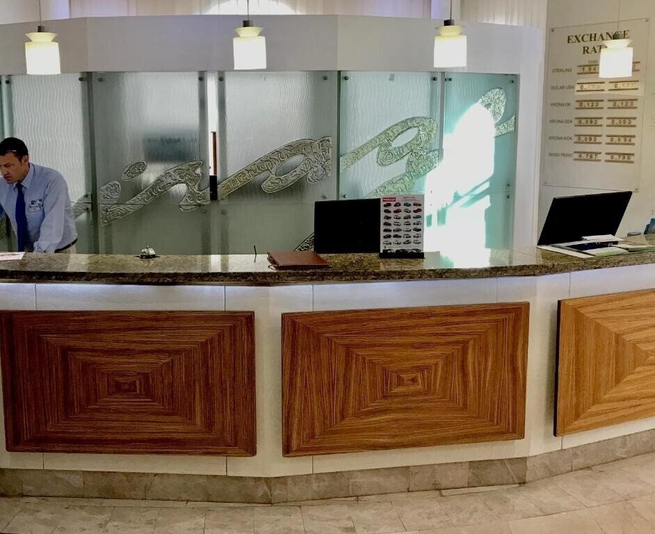 Апартаменты Hotel Hollywood Mirage 4*