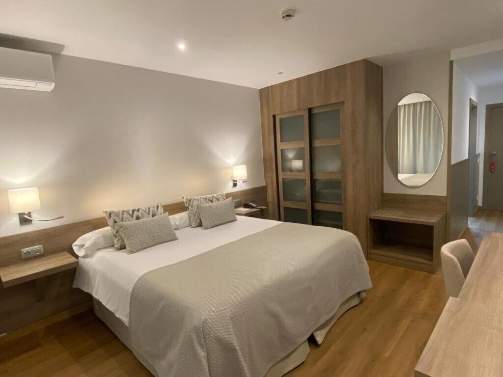 Апартаменты Colon Rambla 4*