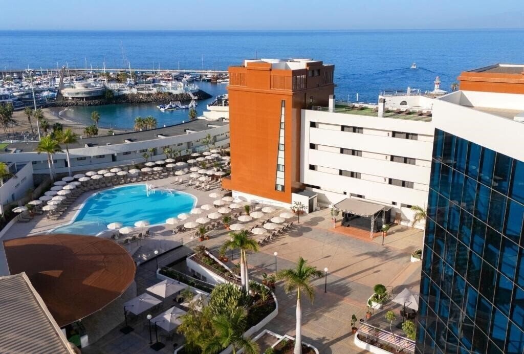 Готель Aluasoul Costa Adeje 4*