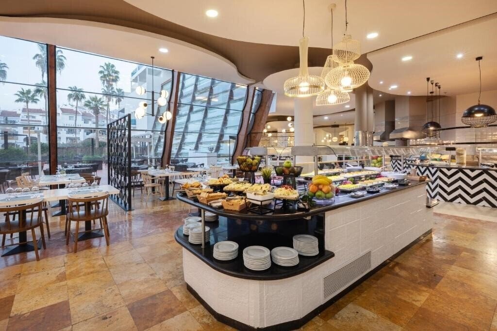 Вид Aluasoul Costa Adeje 4*