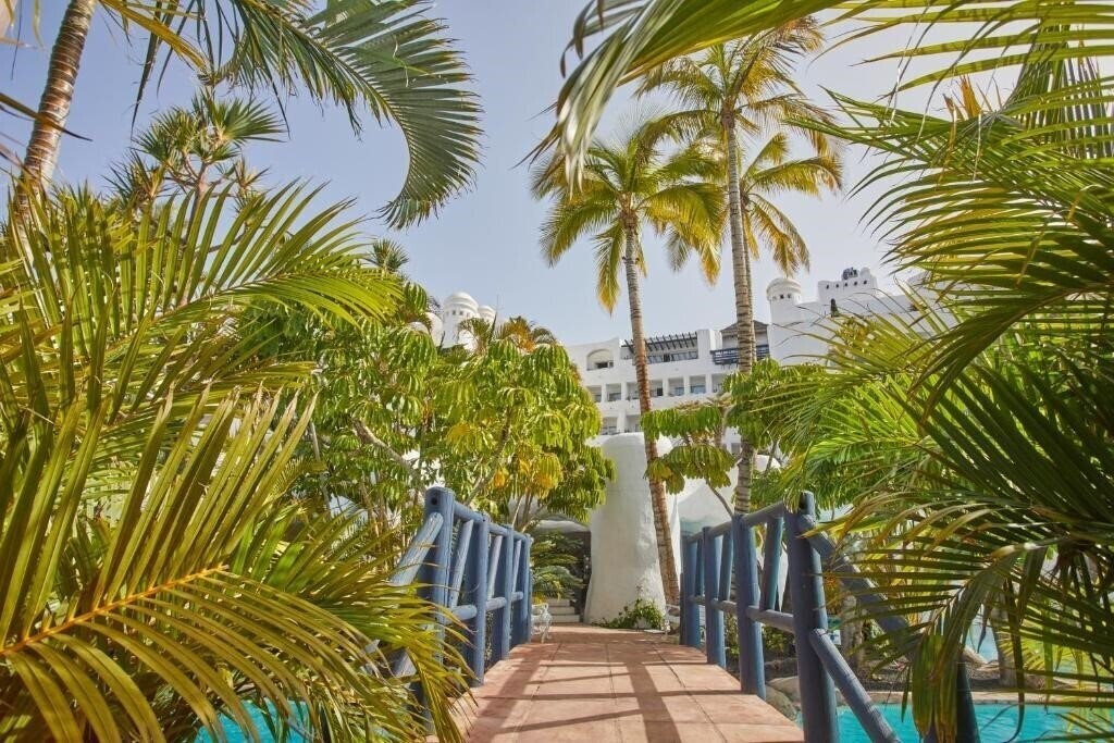 Апартаменты Jardin Tropical 4*