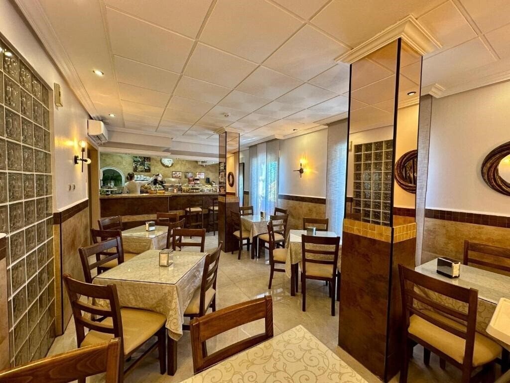 Фото Hostal Toledo 2*