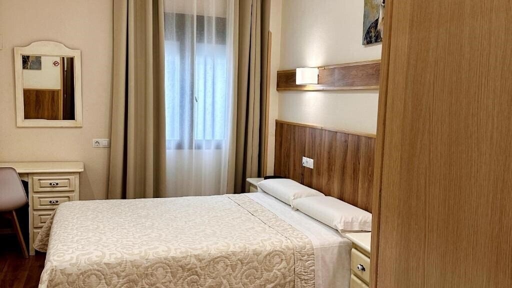 Територія Hostal Toledo 2*