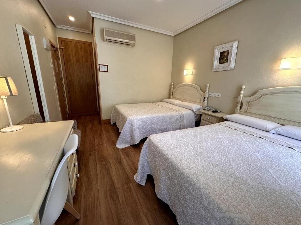 Апартаменти Hostal Toledo 2*