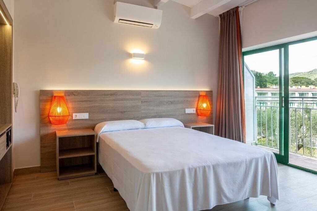 Территория Medplaya Aparthotel San Eloi 2*