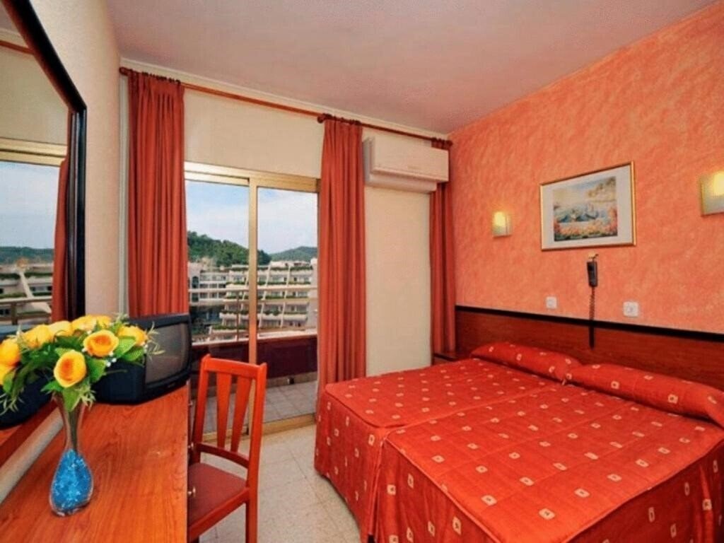 Апартаменты Bluesea Continental (ex. Continental Tossa Hotel) 3*