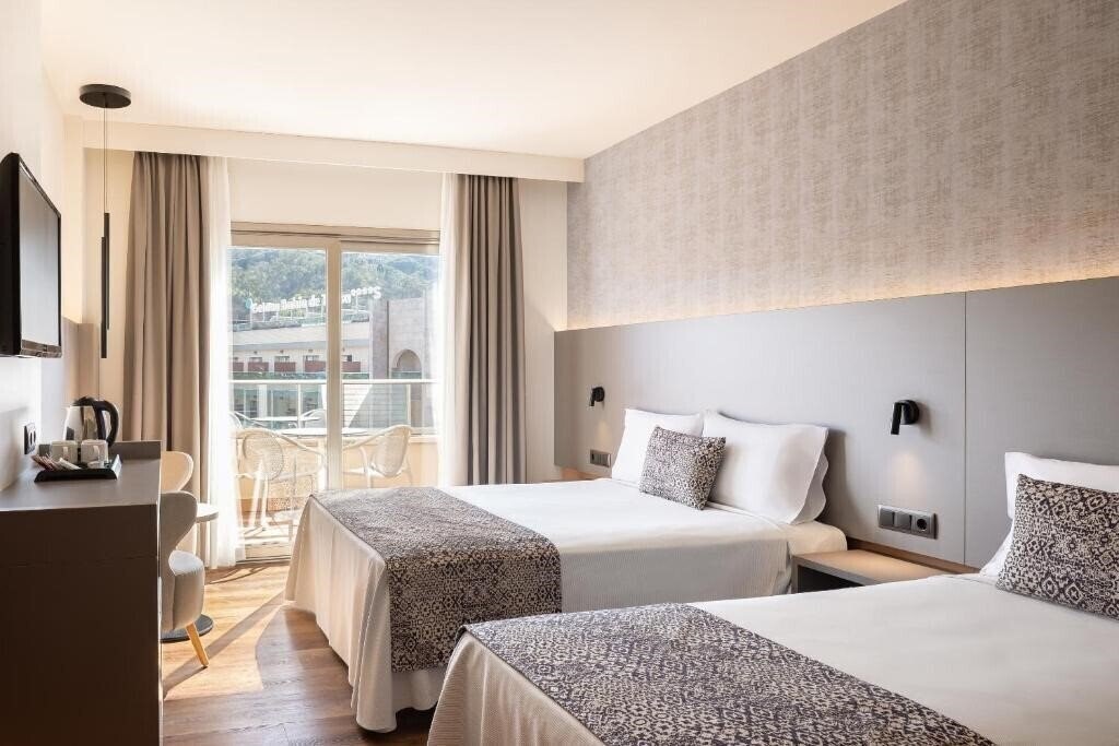 Панорама Golden Bahia De Tossa 4*