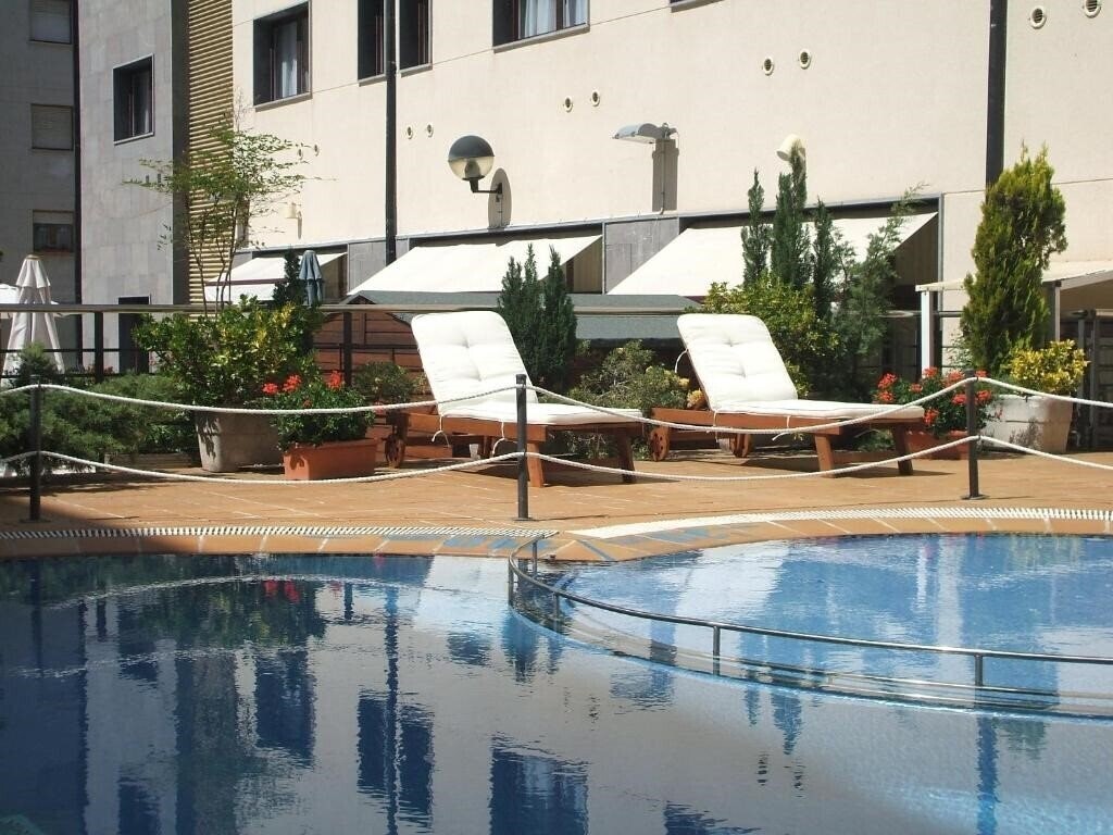 Отель Hotel & SPA Real Jaca 4*
