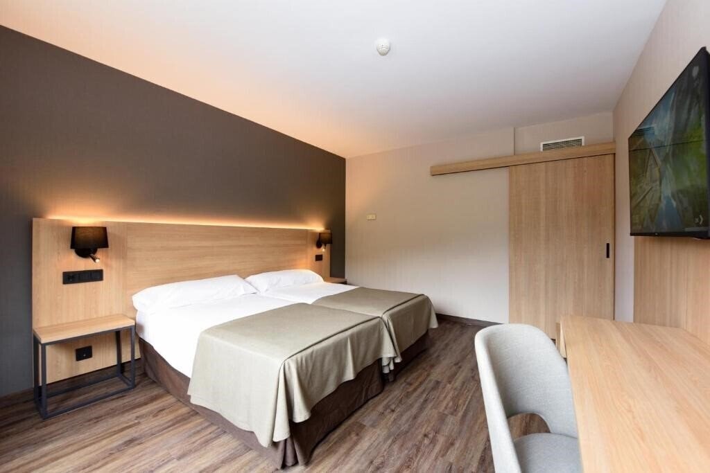 Панорама Sommos Hotel Benasque SPA (ex. Gran Hotel Benasque) 3*