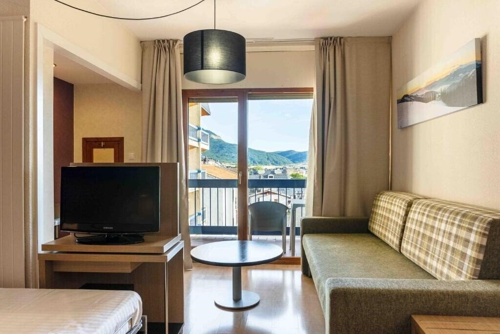 Вид Hotel Oroel & SPA (ex. Hotel Oroel) 4*