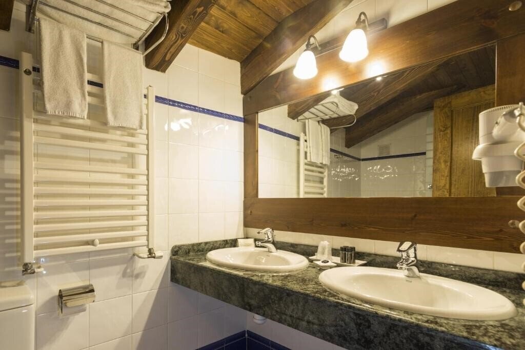 Территория Hotel Casa Cornel 3*