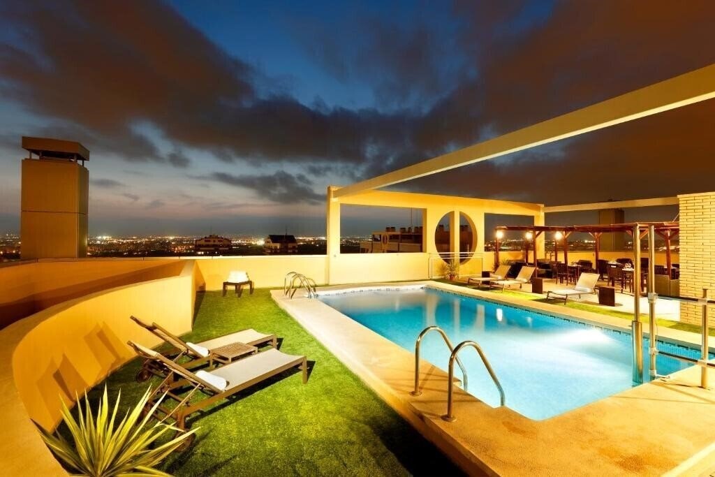 Территория Eurostars Gran Valencia 4*