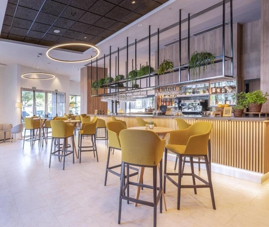 Отель Tryp Valencia Oceanic 4*