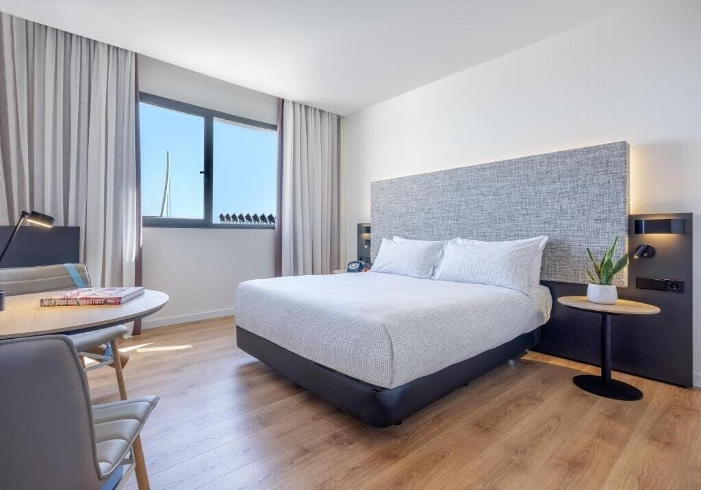Фото Tryp Valencia Oceanic 4*