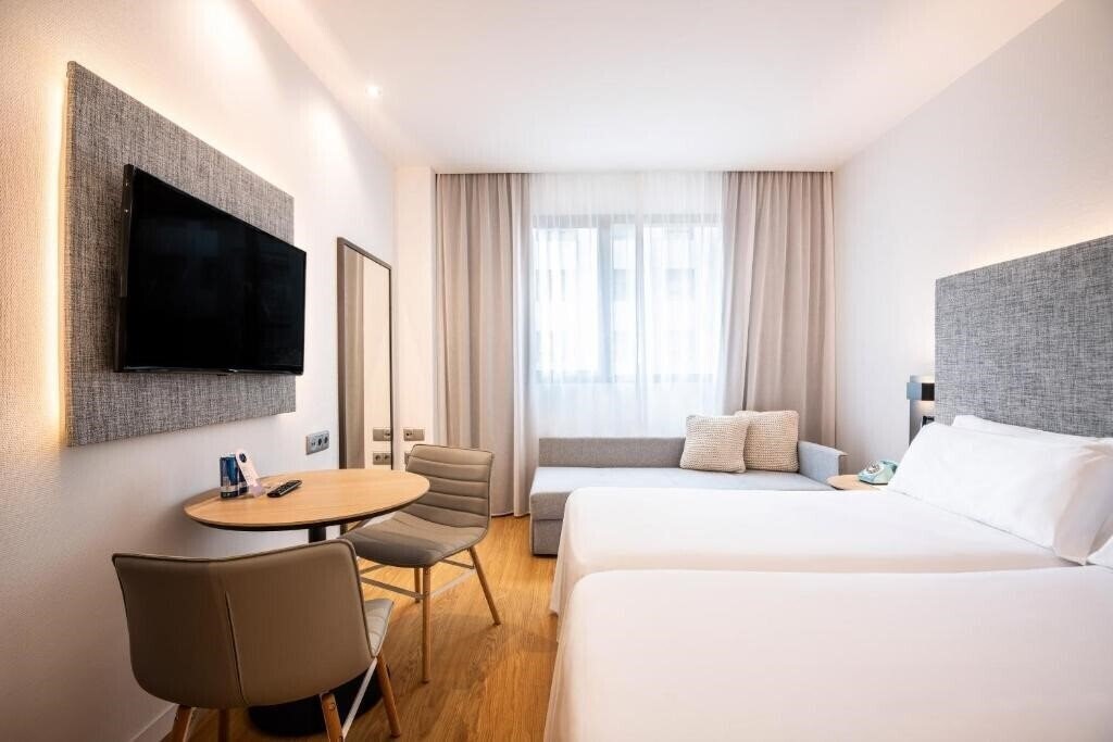 Вид Tryp Valencia Oceanic 4*