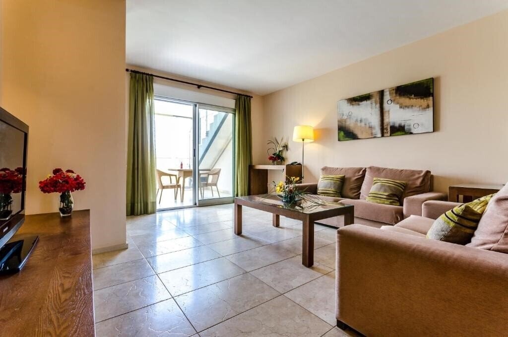 Панорама El Plantio Golf Resort 4*