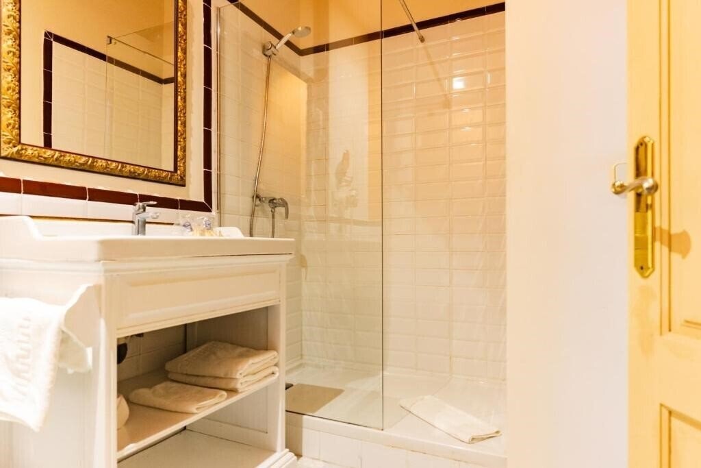 Вид Ad Hoc Monumental 3*