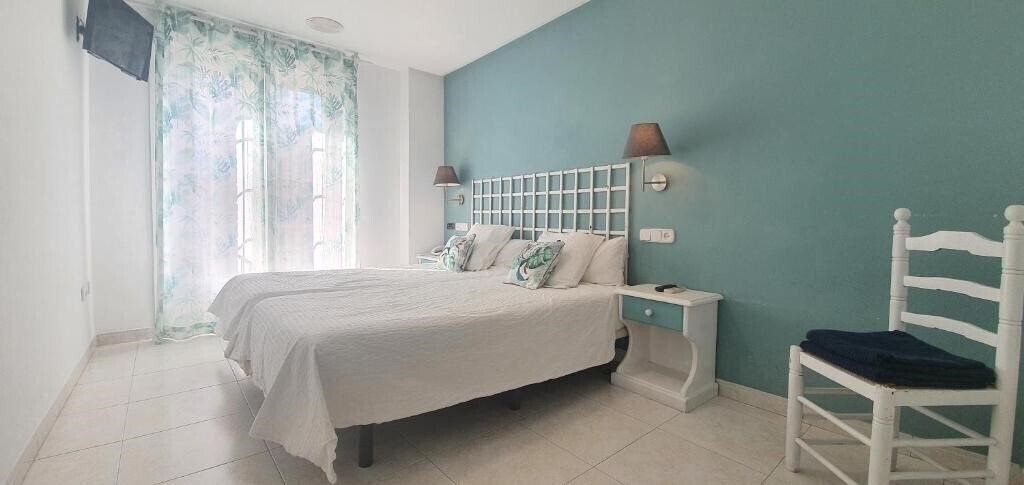 Территория Hugo Beach Hotel 2*