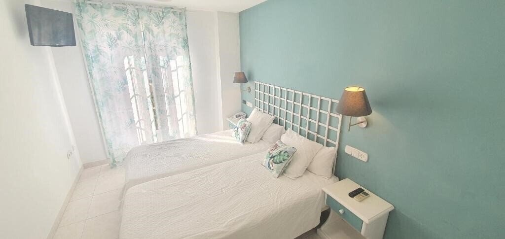 Апартаменты Hugo Beach Hotel 2*