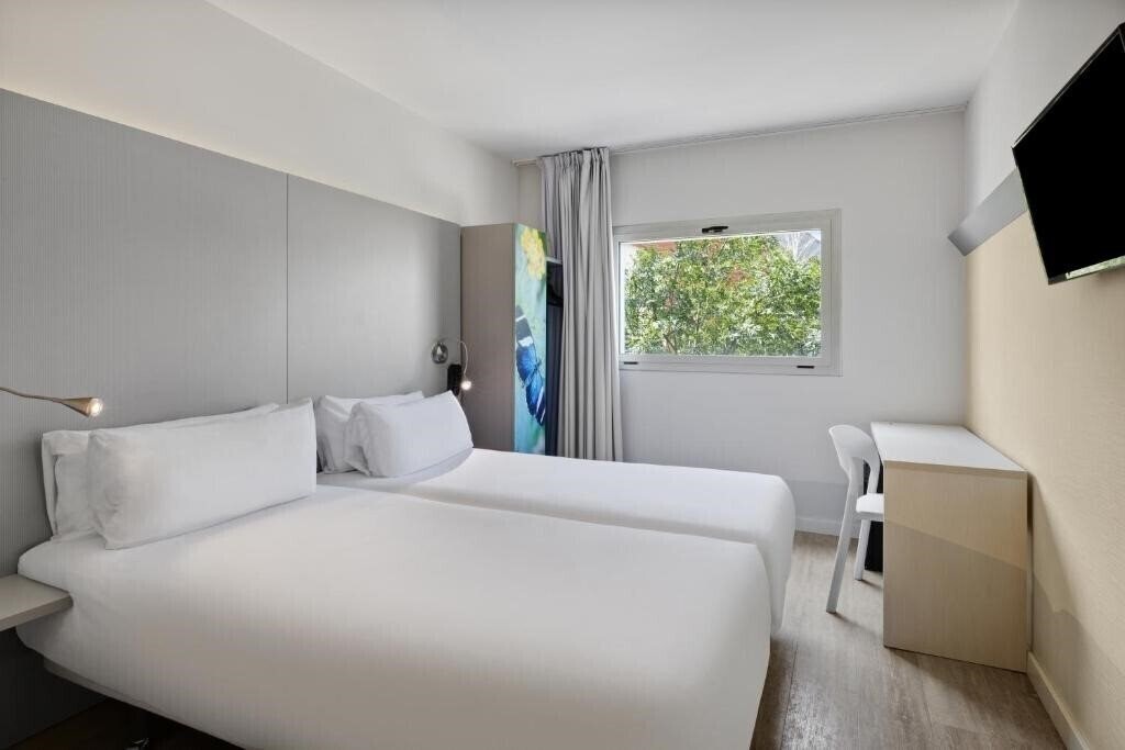 Территория B&B Hotel Girona 2 (ex. Sidorme Girona Salt) 2*