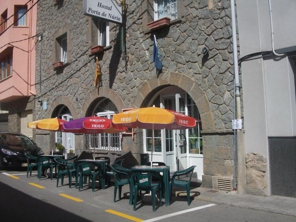 Отель Hostal Porta de Nuria 3*