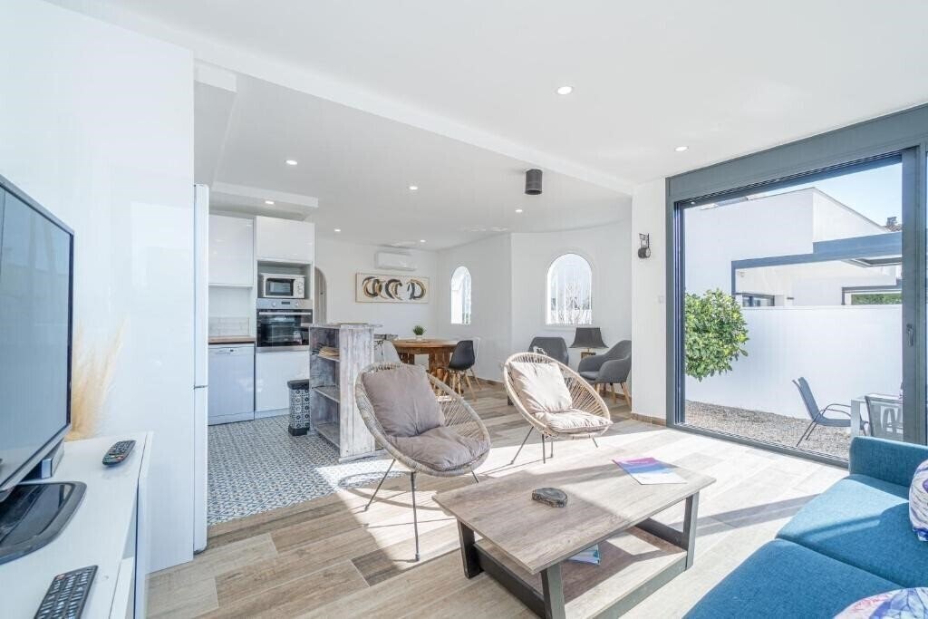 Фотография Villa Alberes 184 B Empuriabrava 2*