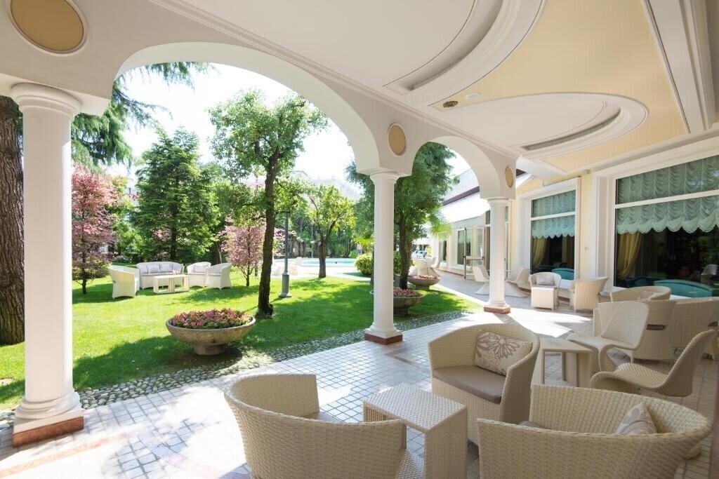 Територія Terme Due Torri 5*