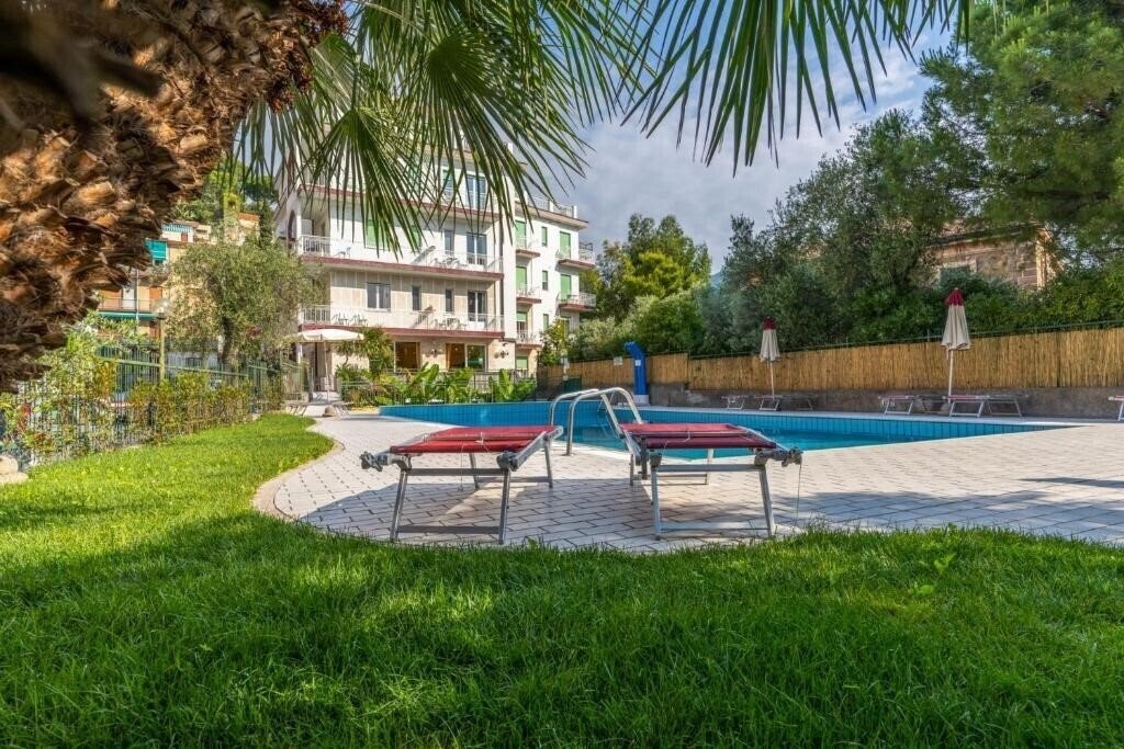 Отель Garden 3*
