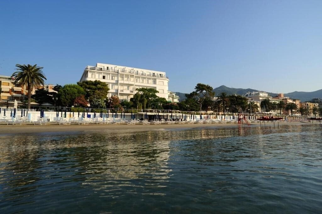 Вид Grand Hotel Mediterranee 4*