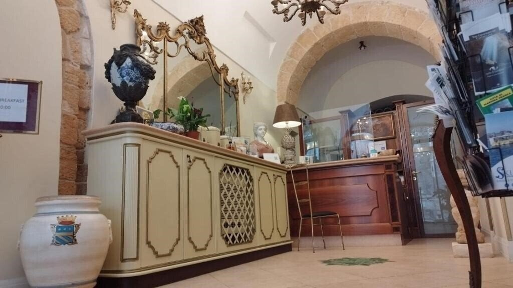 Готель Akropolis Hotel 4*