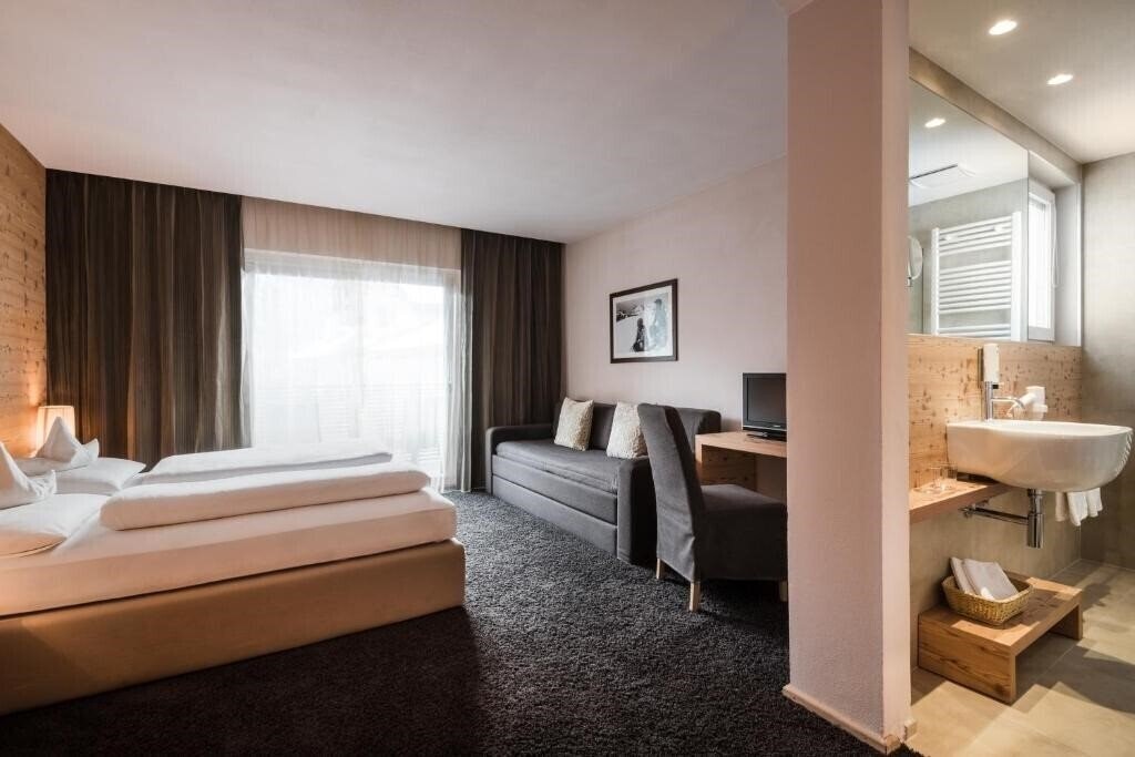Вид Heini 3*