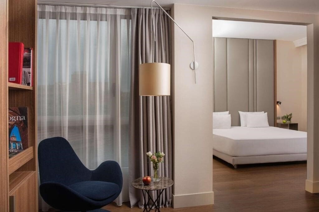 Фотографія Nh Bologna De La Gare 4*