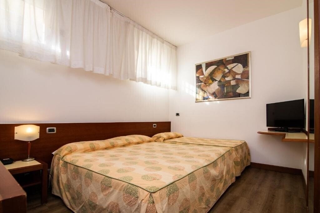 Панорама Hotel Millenn Bologna 3*