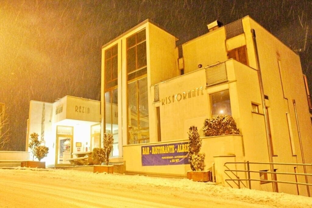 Изображение Rezia 4*