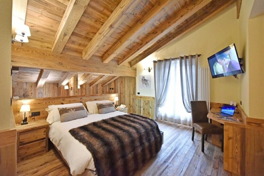 Картинка La Rouja 3*