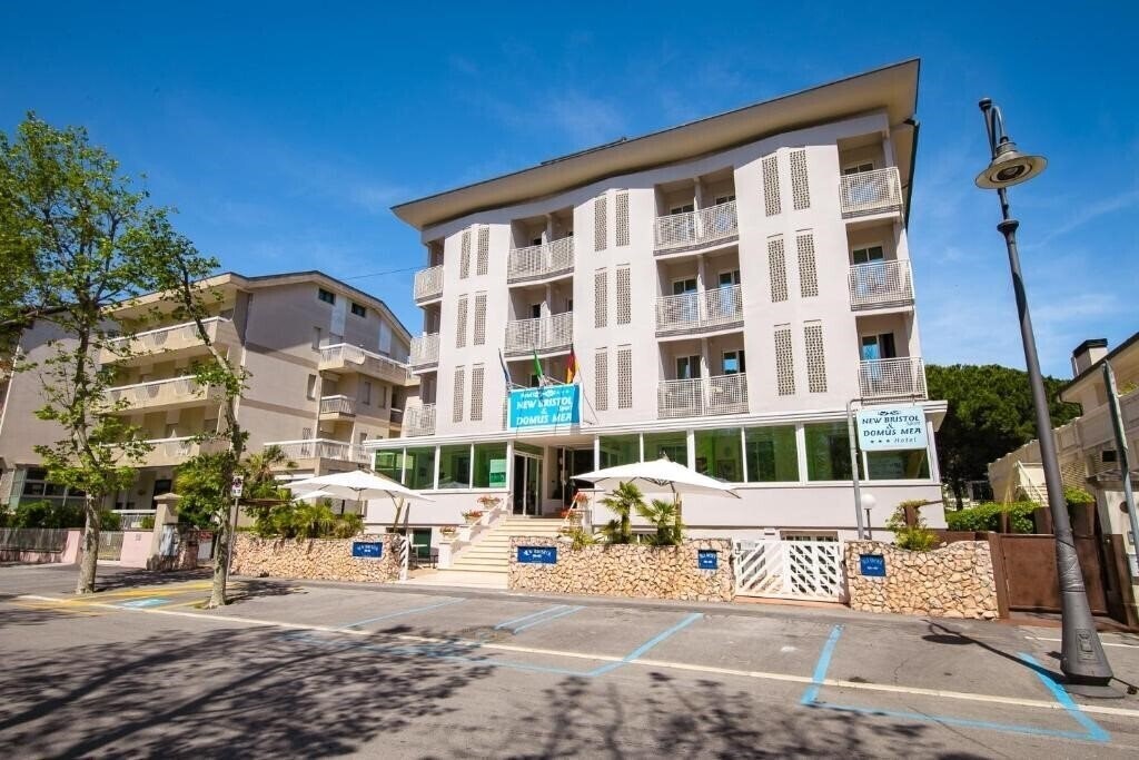 Фотографія New Bristol Sport & Domus Mea 3*