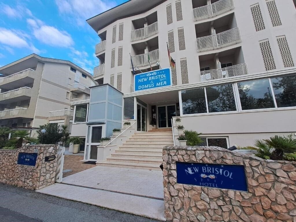 Вид New Bristol Sport & Domus Mea 3*